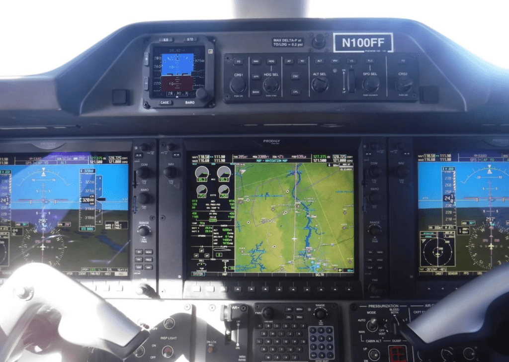 2010 Embraer Phenom 100 Cockpit 